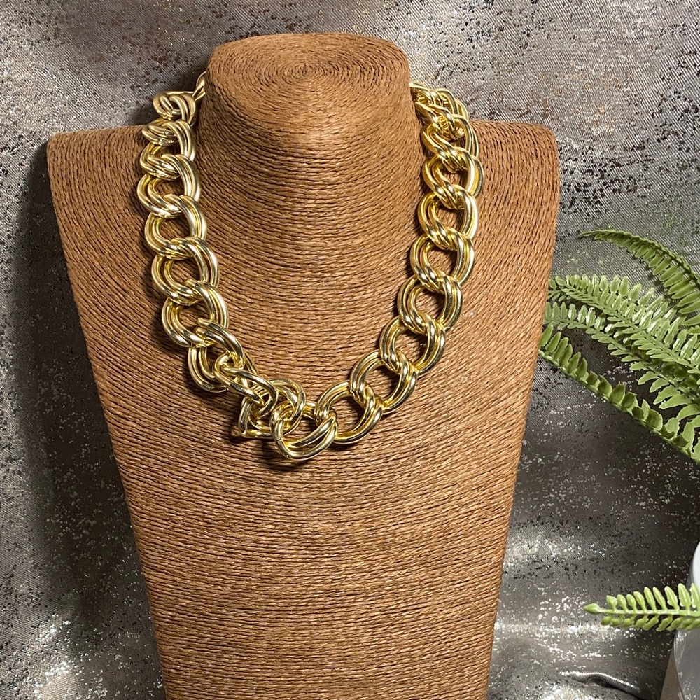 Elegant Gold Chain Necklace